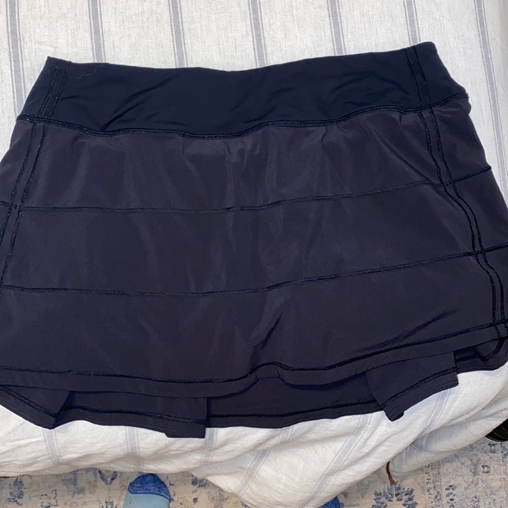 Lululemon Black Pace Rival Mid-Rise Skirt (Size 8 regular)